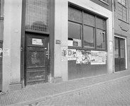 881294 Gezicht op de pui van het J.A.C. (Jongeren Advies Centrum) (Oudegracht 371) te Utrecht.